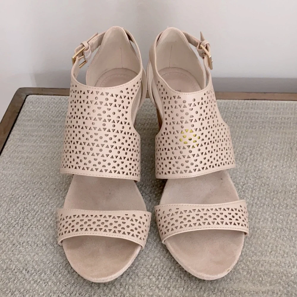 Jones New York Signature Sandal Size 9